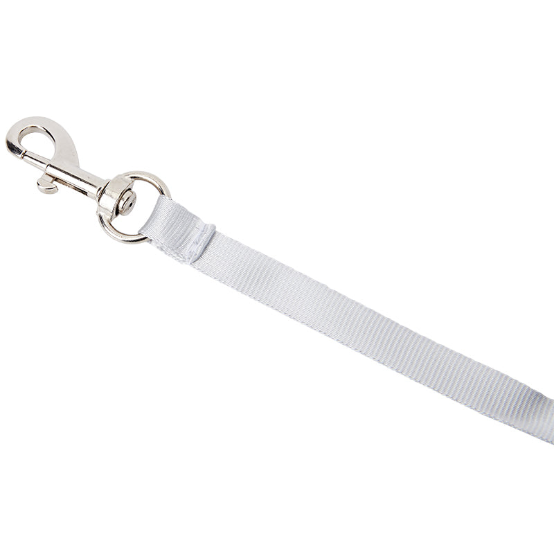 Metal safety clip on the internal webbing lead